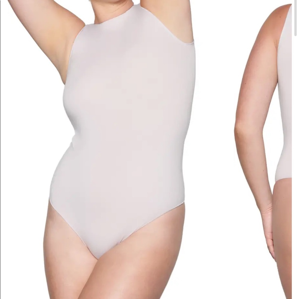 Skims crewneck sleevless bodysuit in white